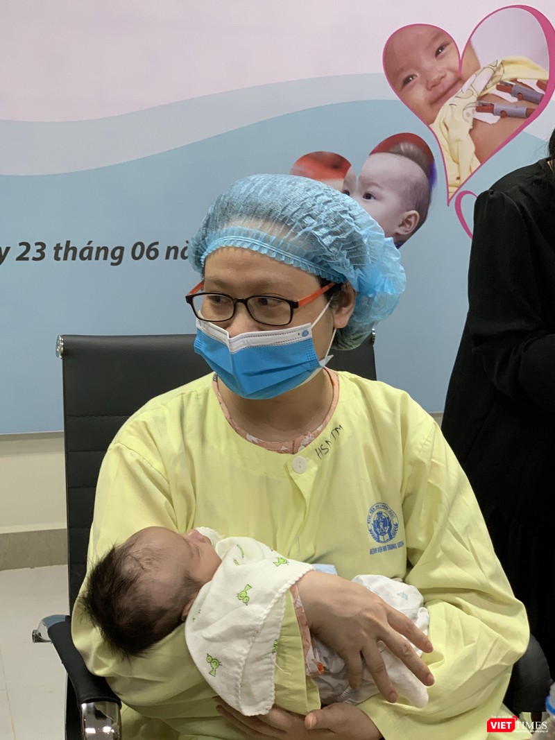 Em bé được phẫu thuật tim khi mới 15 giờ tuổi đã khỏe mạnh và chuẩn bị ra viện