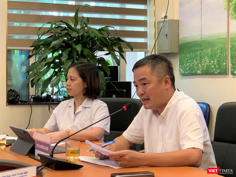 PGS.TS.BS Nguyễn Lân Hiếu - Giám đốc BV Đại học Y Hà Nội - tư vấn cho BVĐK Hà Tĩnh để chẩn đoán chính xác bệnh cho bệnh nhân