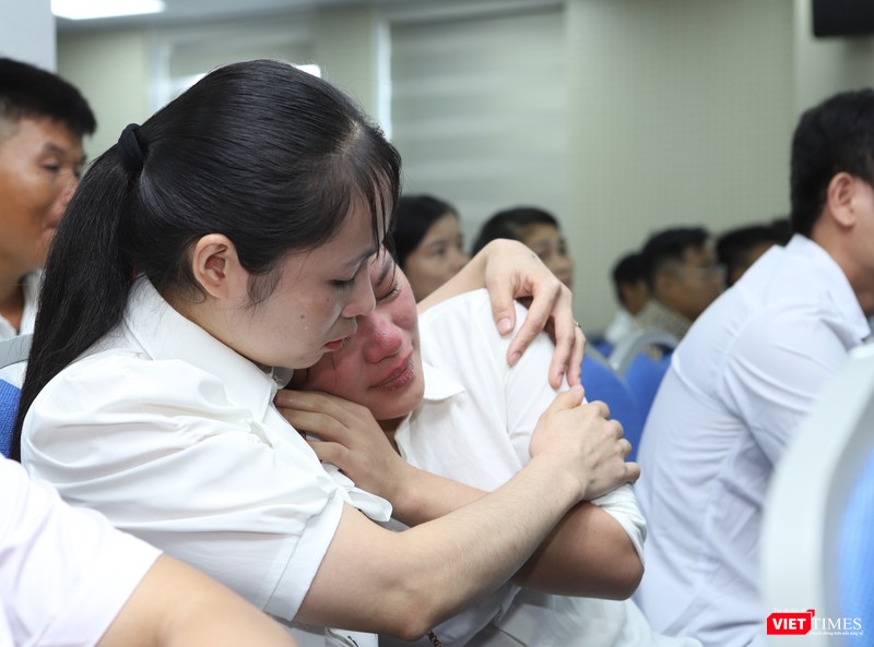 Các gia đình hiếm muộn, khó khăn đã không kìm được xúc động khi nghe thông báo được hỗ trợ TTTON Các gia đình hiếm muộn, khó khăn đã không kìm được xúc động khi nghe thông báo được hỗ trợ TTTON