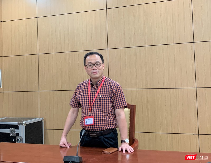 1.	GS. TS. Tạ Thành Văn – Hiệu trưởng Trường Đại học Y Hà Nội hy vọng các cán bộ của Trường sẽ góp phần vào khống chế dịch COVID-19