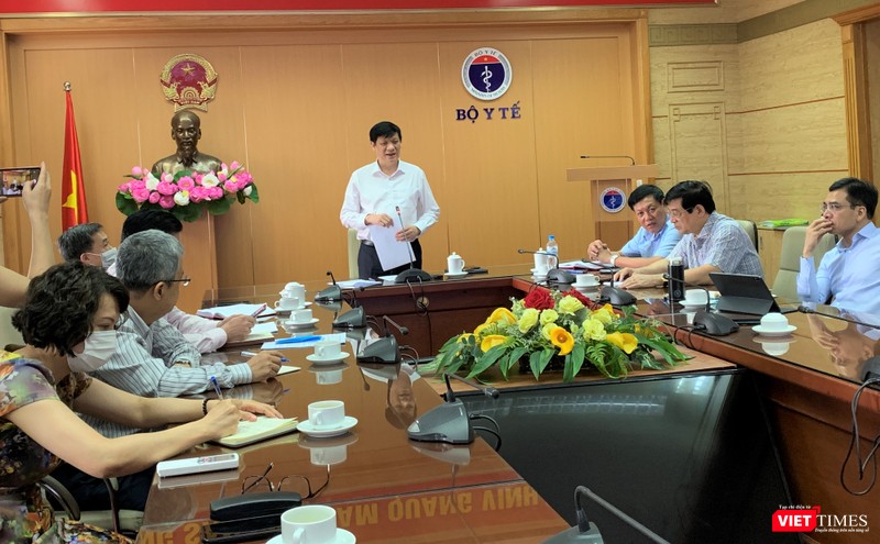 Bộ trưởng Bộ Y tế Nguyễn Thanh Long chủ trì cuộc họp trực tuyến với Giám đốc các Sở Y tế trong cả nước về tình hình dịch COVID-19 