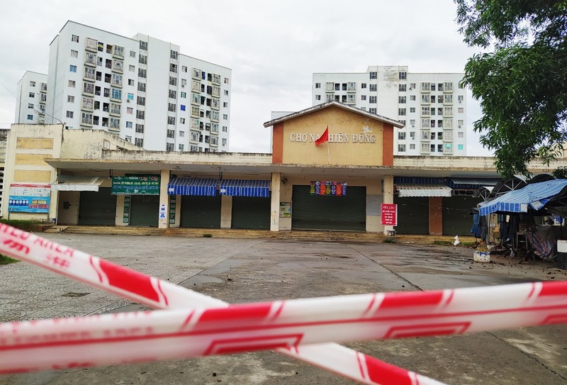 Đóng cửa chợ Nại Hiên Đông vì các bệnh nhân COVID-19 đã đến đây (ảnh: Lê Bảo)