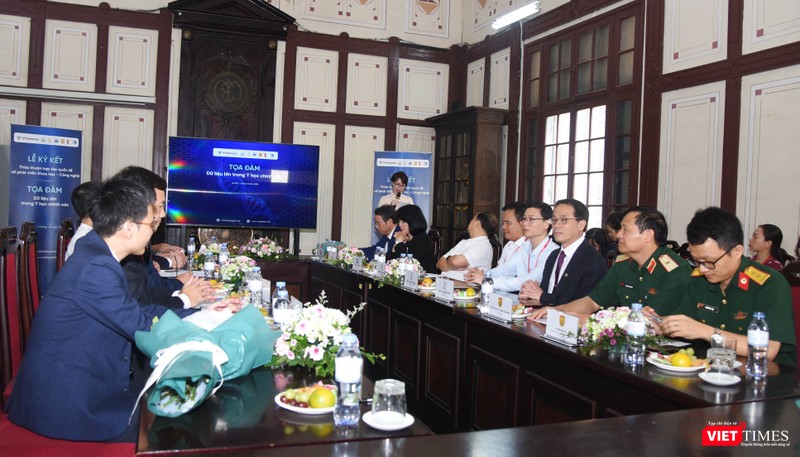 Tọa đàm “Dữ liệu lớn trong y học chính xác” Tọa đàm “Dữ liệu lớn trong y học chính xác”