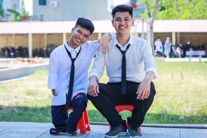 Nam sinh cõng bạn đi học 10 năm được miễn học phí nếu vào Trường Đại học Y Thái Bình ảnh 1 Nếu Bộ GD-ĐT chỉ đạo, nam sinh cõng bạn đi học 10 năm có được vào Đại học Y Hà Nội?