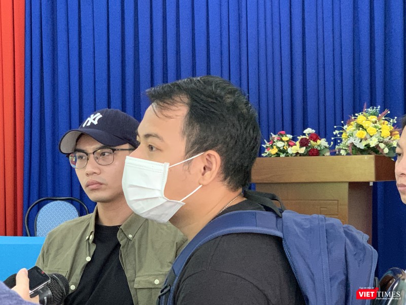 Lê Trung Hiếu – Trưởng Nhóm giáo dục đồng đẳng Bình Minh ở TP. Vũng Tàu (người mang khẩu trang) chia sẻ lo âu về tỉ lệ bé trai mắc HIV đang gia tăng Lê Trung Hiếu – Trưởng Nhóm giáo dục đồng đẳng Bình Minh ở TP. Vũng Tàu chia sẻ lo âu về tỉ lệ bé trai mắc HIV đang gia tăng