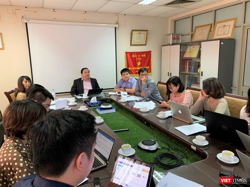 Ông Nguyễn Minh Tuấn – Vụ trưởng Vụ Trang thiết bị và Công trình y tế - chia sẻ với các nhà báo về Cổng công khai giá TTBYT Ông Nguyễn Minh Tuấn – Vụ trưởng Vụ Trang thiết bị và Công trình y tế - chia sẻ với các nhà báo về Cổng công khai giá TTBYT