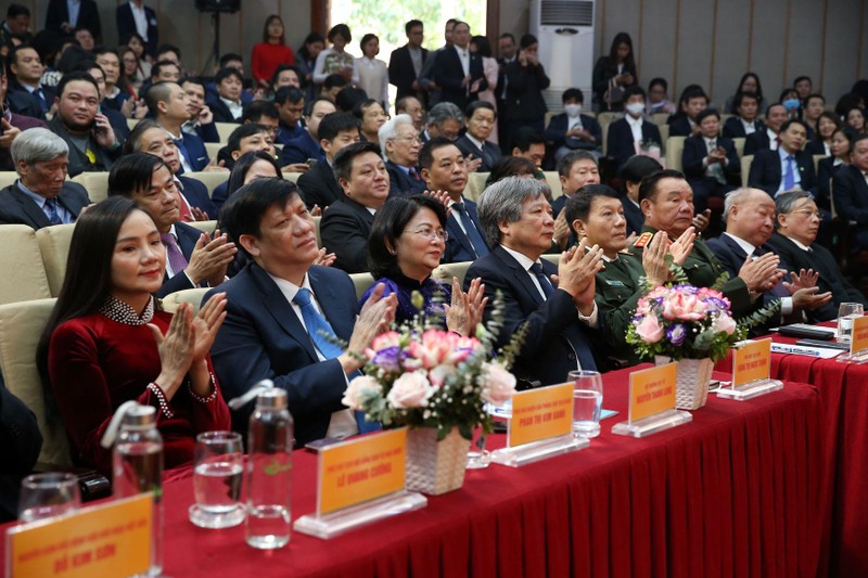 Các đại biểu dự buổi lễ