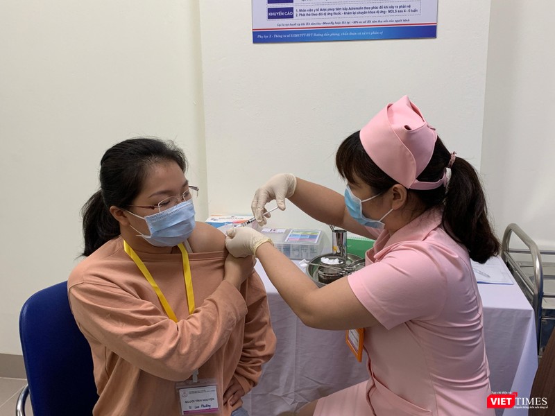 Một trong 6 người tình nguyện đầu tiên được tiêm vaccine COVIVAC do Việt Nam nghiên cứu, sản xuất