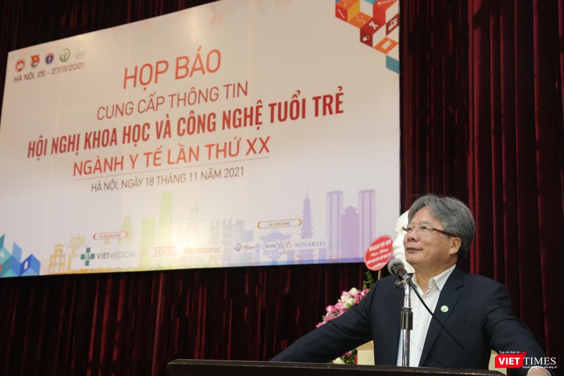 GS.TS. Trần Bình Giang - Giám đốc Bệnh viện (BV) Hữu nghị Việt Đức, Phó trưởng Ban Chỉ đạo hội nghị - phát biểu