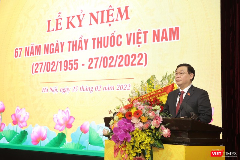 Chủ tịch Quốc hội Vương Đình Huệ biểu dương những thành tựu xuất sắc của đội ngũ thầy thuốc, nhà khoa học, cán bộ, nhân viên ngành y tế nói chung và BV Việt Đức nói riêng. Chủ tịch Quốc hội Vương Đình Huệ biểu dương những thành tựu xuất sắc của đội ngũ thầy thuốc, nhà khoa học, cán bộ, nhân viên ngành y tế nói chung và BV Việt Đức nói riêng.