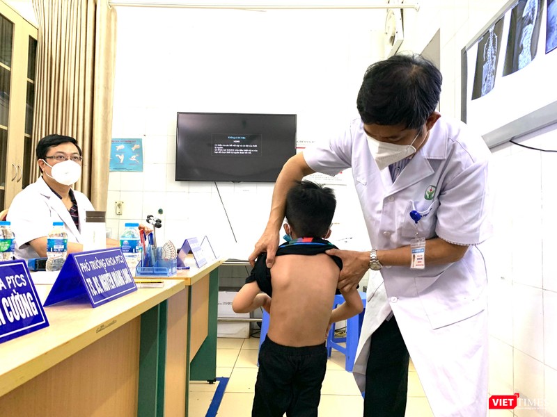 Hầu hết các trẻ được đưa đến BV Việt Đức khi đã bị nặng, ảnh hưởng đến sự phát triển của các cháu