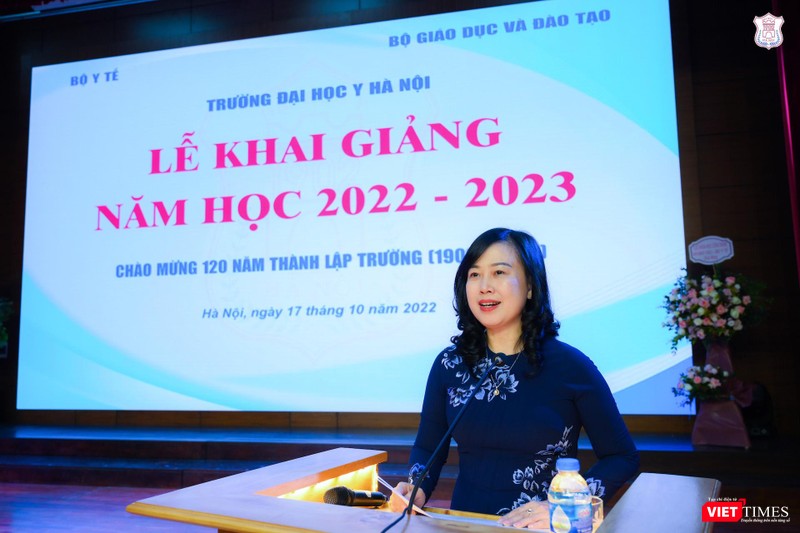 Bà Đào Hồng Lan phát biểu tại lễ khai giảng năm học 2022 - 2023 của Trường Đại học Y Hà Nội, ngày 17/10/2022