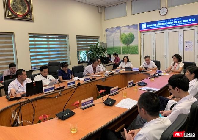 Các chuyên gia của BV Đại học Y Hà Nội KCB từ xa để hỗ trợ cho các bác sĩ tuyến dưới điều trị các ca bệnh khó