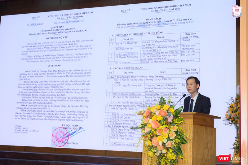 PGS.TS. Trần Huy Thịnh - Trưởng phòng Quản lý KH&amp;CN Trường Đại học Y Hà Nội - công bố quyết định của Bộ Y tế thành lập Hội đồng Giám khảo