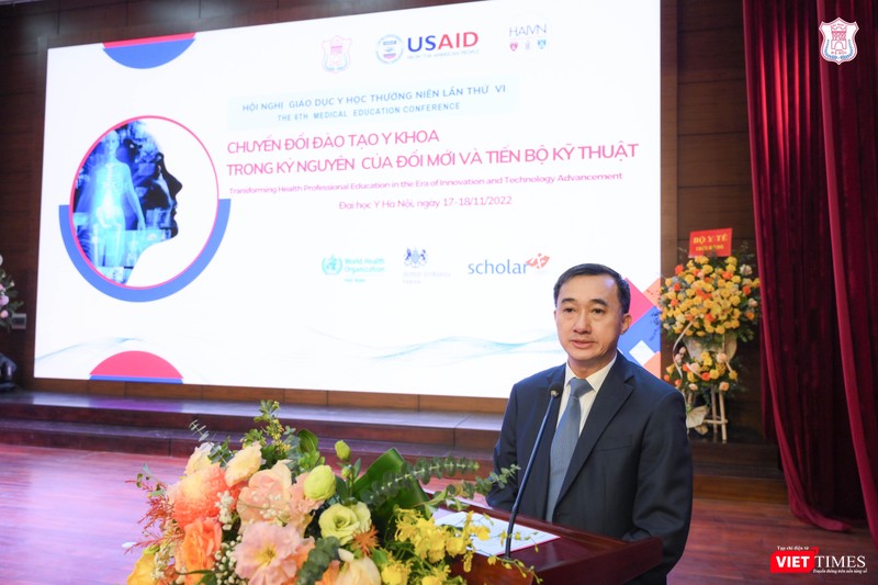 Thứ trưởng Bộ Y tế Trần Văn Thuấn phát biểu khai mạc hội nghị