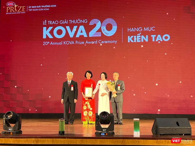 Trao giải KOVA ở hạng mục Kiến tạo Trao giải KOVA ở hạng mục Kiến tạo