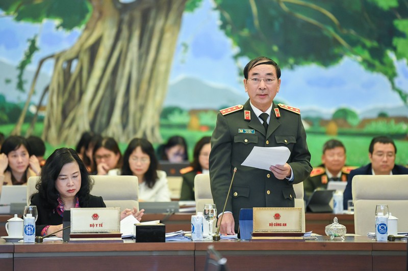 Thứ trưởng Bộ Công an Trần Quốc Tỏ phát biểu tại phiên họp Thứ trưởng Bộ Công an Trần Quốc Tỏ phát biểu tại phiên họp