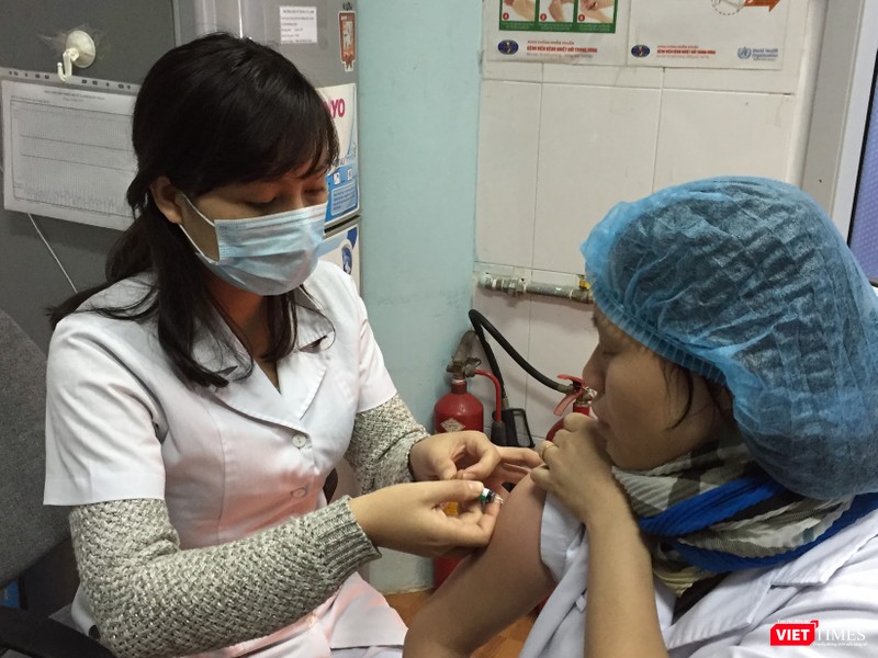Tiêm vaccine Covid-19 vẫn là biện pháp quan trọng để phòng ngừa dịch.
