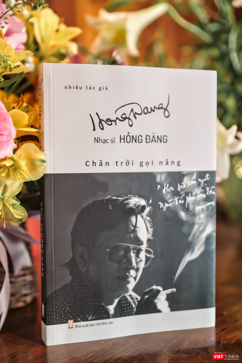 Cuốn sách “Chân trời gọi nắng” do NXB Hội Nhà văn ấn hành