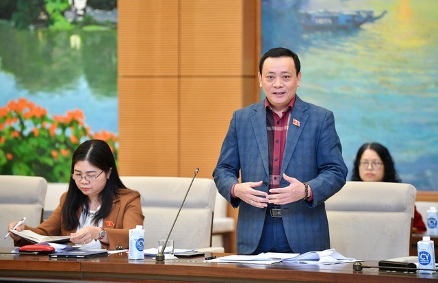 Bảo đảm tiền lương, phụ cấp và chế độ đãi ngộ thỏa đáng để giữ chân nhân viên y tế cơ sở - Ảnh 2.