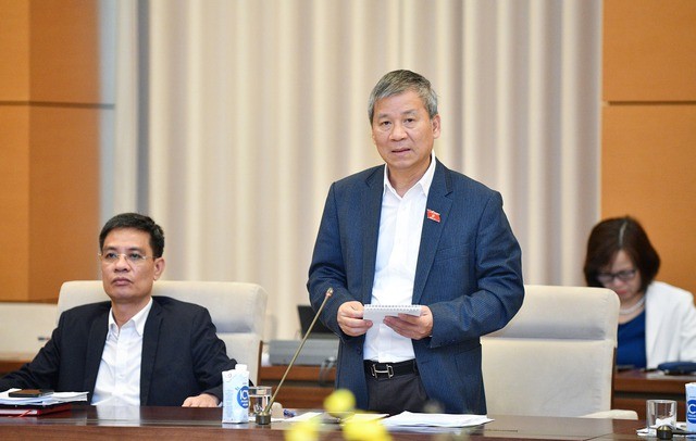 Bảo đảm tiền lương, phụ cấp và chế độ đãi ngộ thỏa đáng để giữ chân nhân viên y tế cơ sở - Ảnh 4.