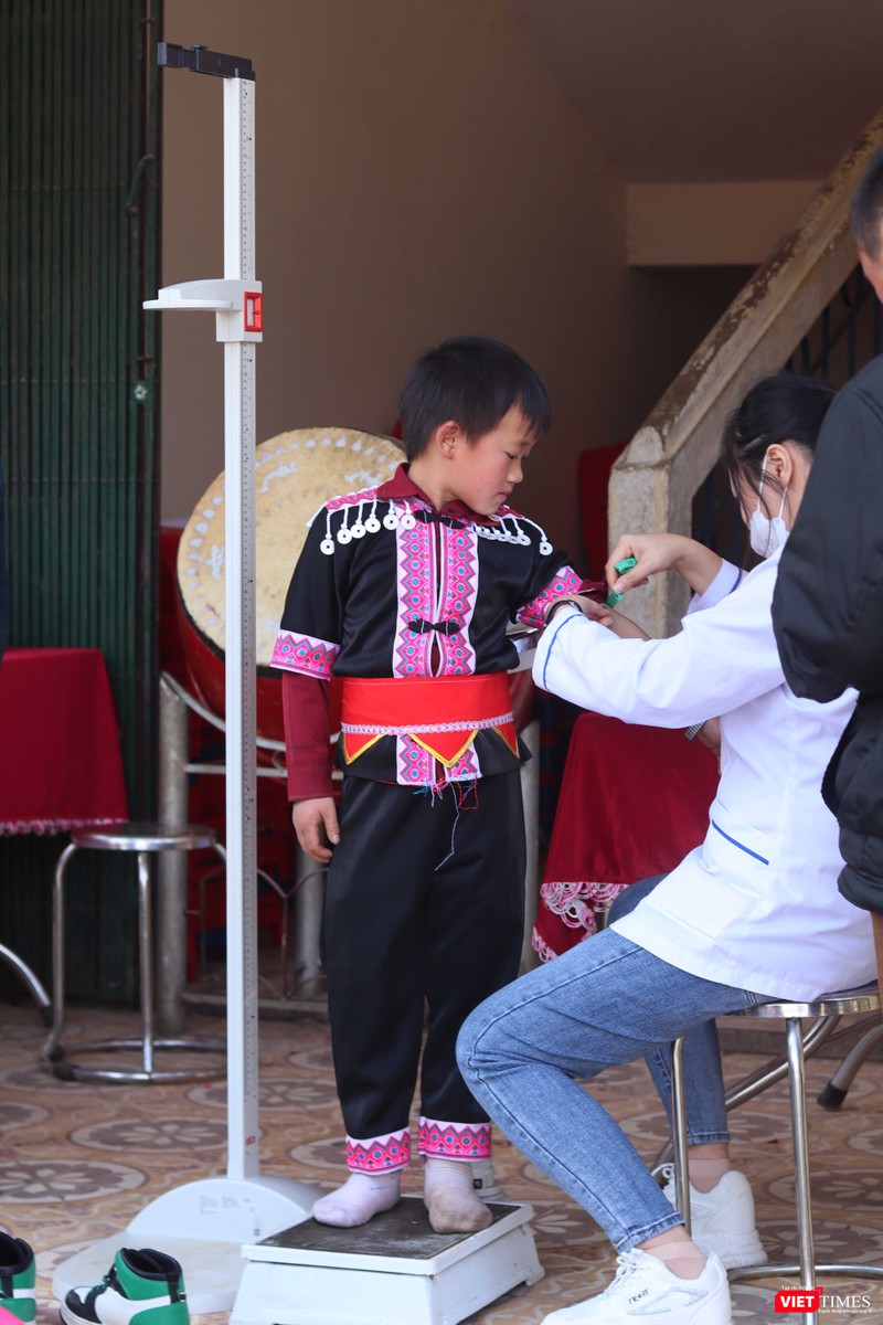 VT_Khám tầm soát chậm tăng trưởng chiều cao và cân nặng cho trẻ tại huyện Mèo Vạc, tỉnh Hà Giang.jpg