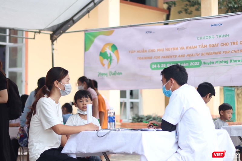 Khám tầm soát cho trẻ tại huyện Mường Khương, tỉnh Lào Cai
