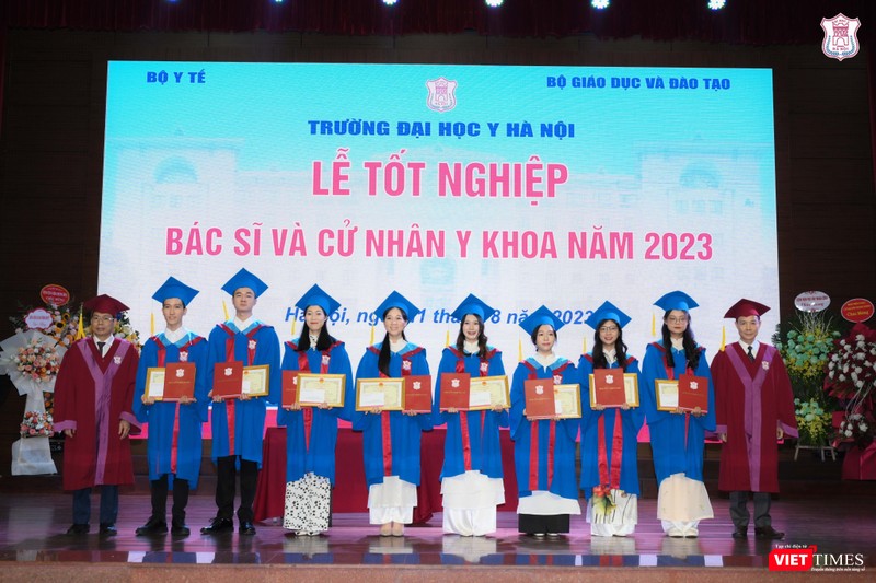VT_ trao bằng 20596.jpg