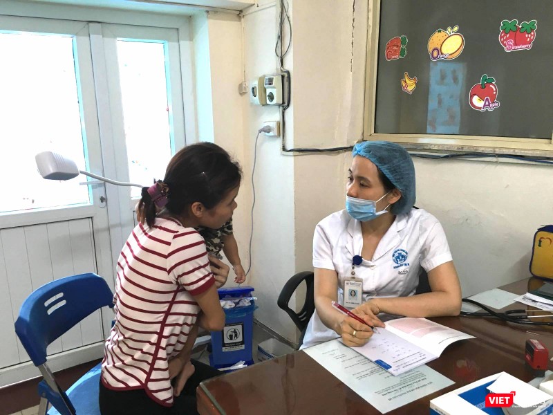 VT_ Khám cho trẻ ở BV nhi.jpeg