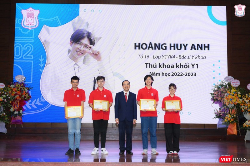 VT_ Thủ khoa 2.jpg