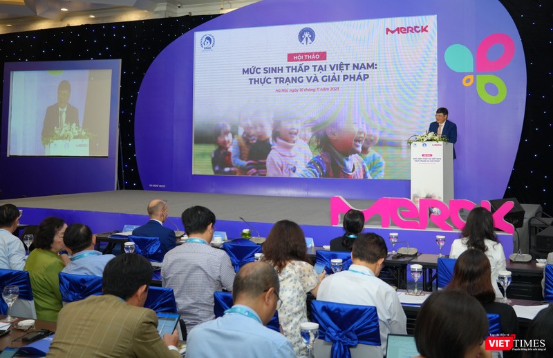 VT_ GS.TS.BS. Nguyễn Viết Tiến – Nguyên Thứ trưởng Thường trực Bộ Y tế, Chủ tịch Hội Phụ sản Việt Nam phát biểu tại Hội thảo.JPG