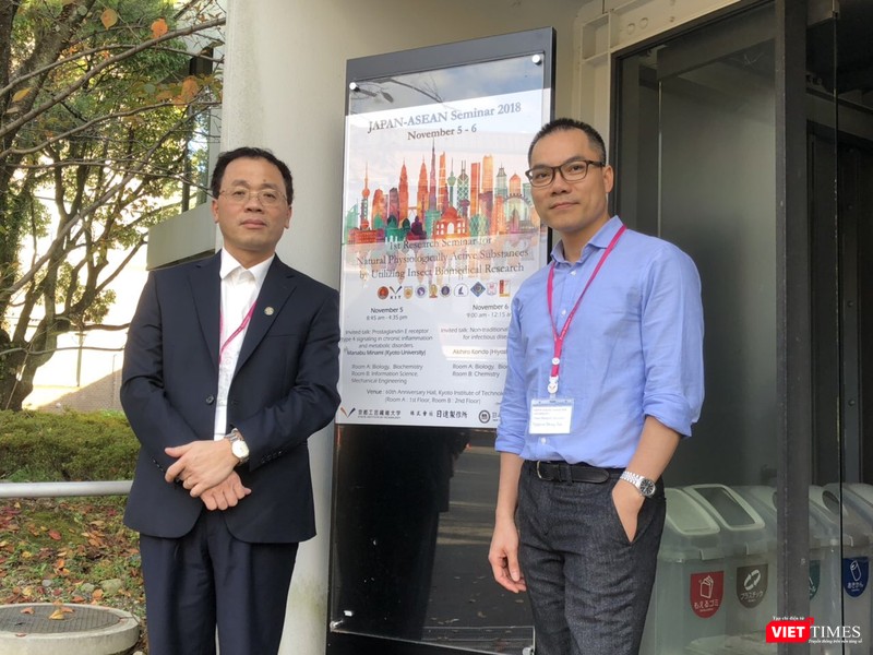 VT_GS. Văn và TS. Nguyễn Trọng Tuệ báo cáo tại HN KH quốc tế 11.2018.JPG