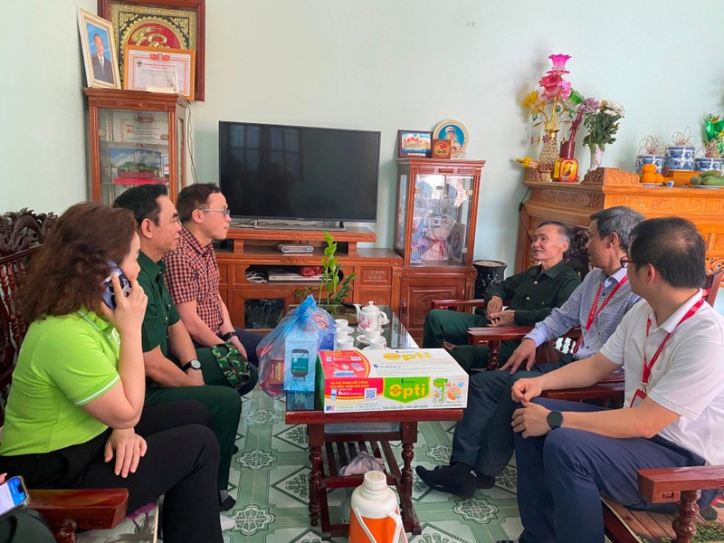 Tham nha ong Le Xuan Chinh -%22Nu cuoi chien thang%22.jpg