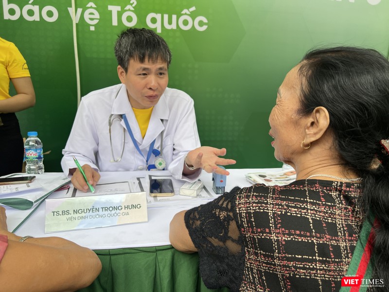 VT_ Tu ván Hưng.JPG