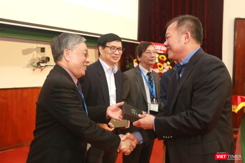 VT_ MR Q và Hung.JPG