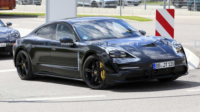 Porsche Taycan chạy thử