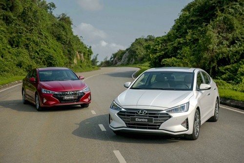 Elantra 2019 thay đổi diện mạo đầu xe.