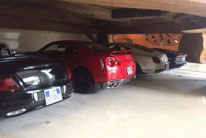 Dàn “siêu xe” mang biển xanh tỉnh Cần Thơ thực chất chỉ là xe đồ chơi. 