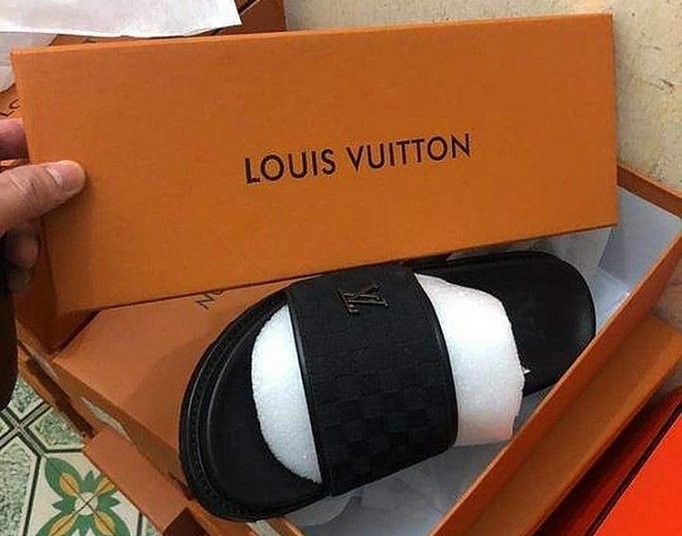 Hàng giả bán trên website bị thu giữ. Nguồn Cục TMĐT và Kinh tế số. Hàng giả bán trên website bị thu giữ. Nguồn Cục TMĐT và Kinh tế số.