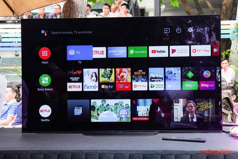 Mẫu Bravia 55A9G được trang bị míc hỗ trợ gọi Google Asstant ở trạng thái Stand by. Mẫu Bravia 55A9G được trang bị míc hỗ trợ gọi Google Asstant ở trạng thái Stand by.