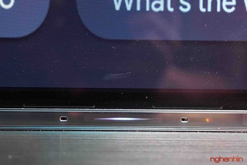 2 Míc được trang bị phí dưới mẫu TV Bravia A9G và Bravia X9500G. 2 Míc được trang bị phí dưới mẫu TV Bravia A9G và Bravia X9500G.