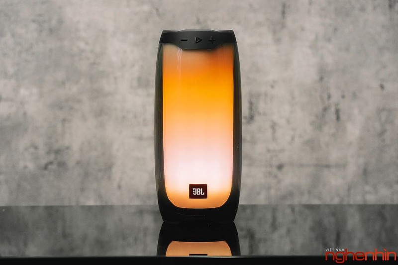 Mở hộp và đánh giá JBL Pulse 4 đầu tiên tại Việt Nam ảnh 11