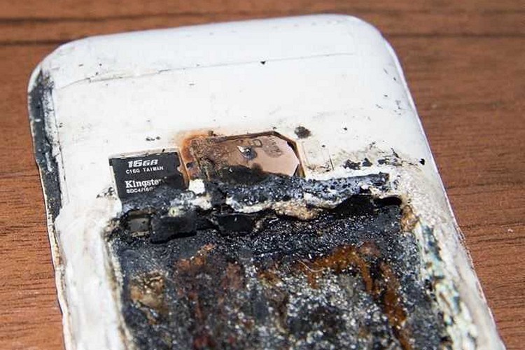 Bé gái 14 tuổi tử vong vì điện thoại phát nổ trong lúc ngủ ảnh 2