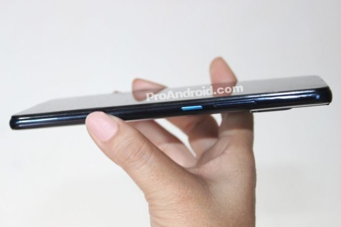 Lộ ảnh thực tế và cấu hình smartphone bí ẩn của Motorola ảnh 3 Lộ ảnh thực tế và cấu hình smartphone bí ẩn của Motorola