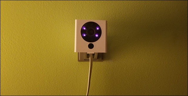 Camera giấu kín thường phát ra đèn hồng ngoại để quay trong bóng tối, nhưng ánh sáng đèn này mắt thường không nhìn thấy được