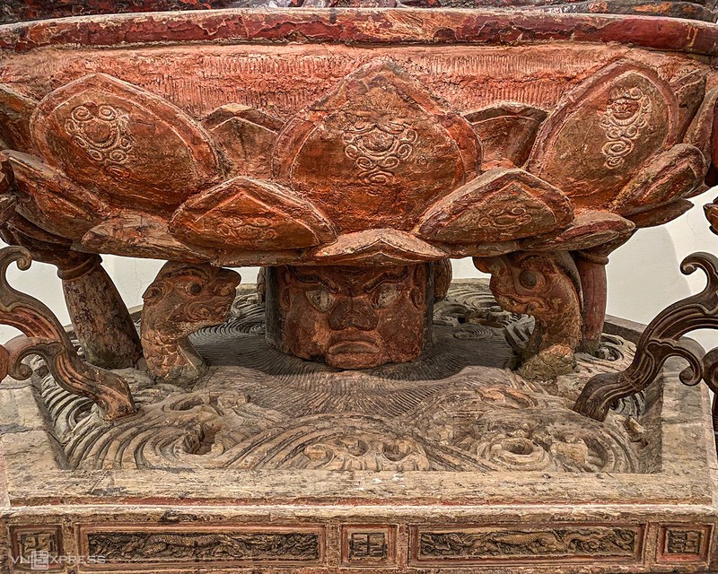 Các chi tiết tinh xảo cạnh bên những mảng thô mộc trên tượng. Ảnh: Kiều Dương. Các chi tiết tinh xảo cạnh bên những mảng thô mộc trên tượng. Ảnh: Kiều Dương.