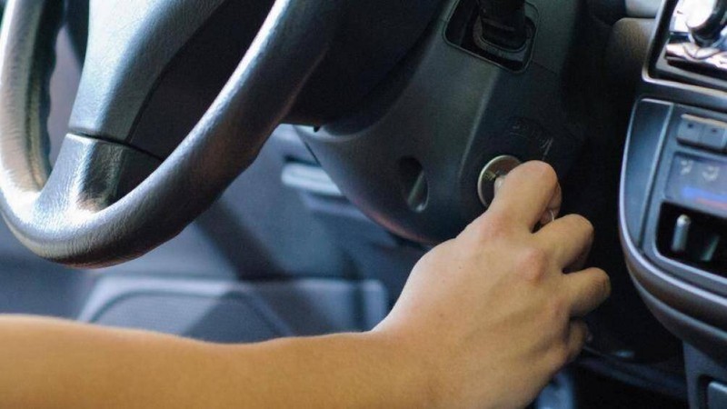 Cần tắt máy trước khi bơm nhiên liệu để đảm bảo an toàn