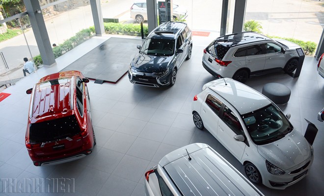 Đại lý ô tô vắng khách giữa mùa dịch bệnh Covid-19 Đại lý ô tô vắng khách giữa mùa dịch bệnh Covid-19