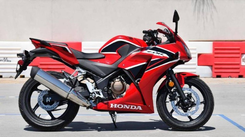 Giá bán của Honda CBR300R rơi vào khoảng từ 154,900 baht (112 triệu đồng)