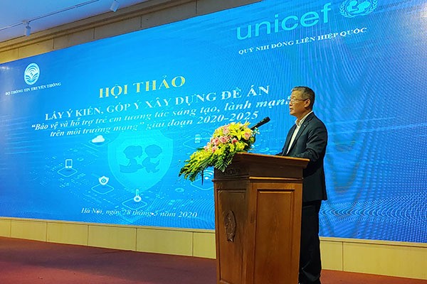 Thứ trưởng Bộ TT&TT Nguyễn Thành Hưng phát biểu khai mạc hội thảo (Ảnh: Vân Anh) Thứ trưởng Bộ TT&TT Nguyễn Thành Hưng phát biểu khai mạc hội thảo (Ảnh: Vân Anh)